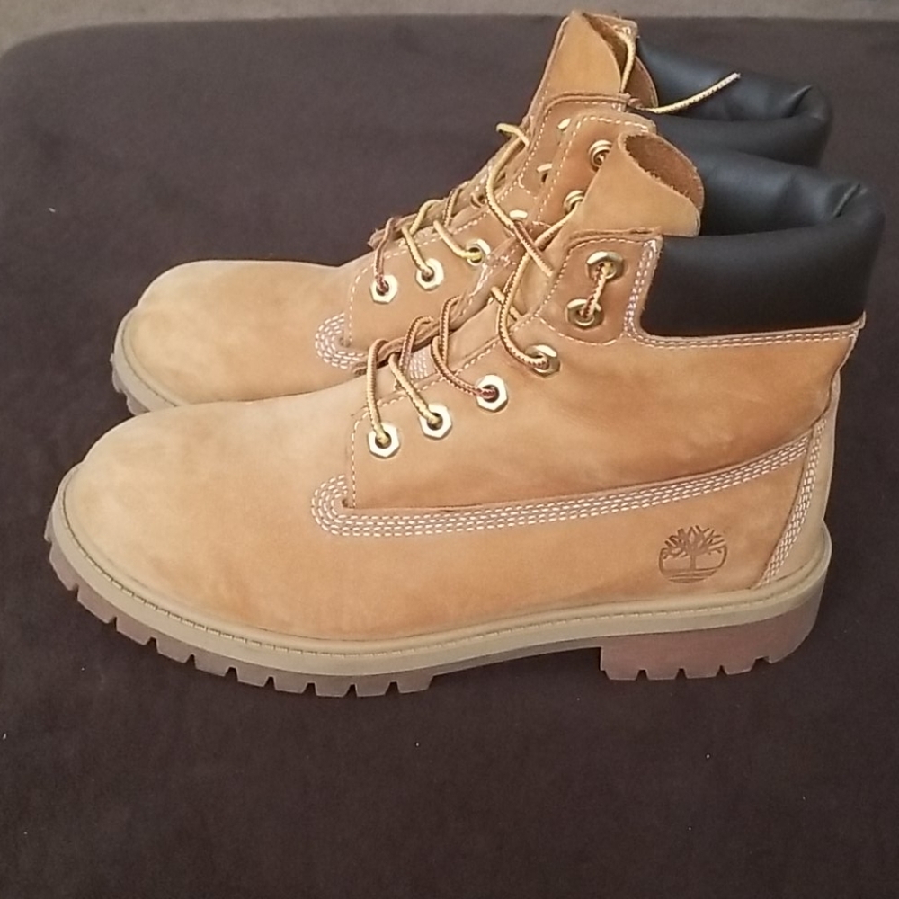 Timberland 6 inch wheat boot size 5